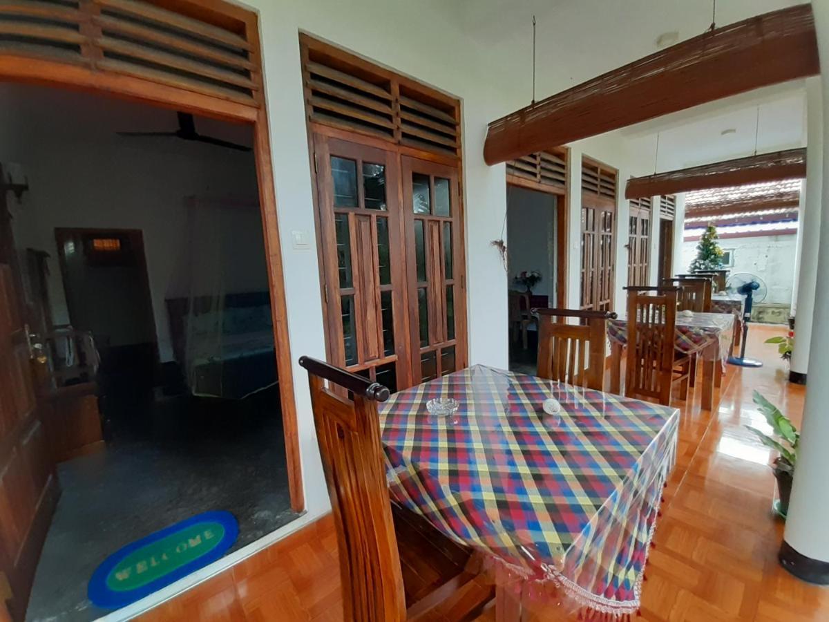 Sayura Beach Hotel 미리사 외부 사진